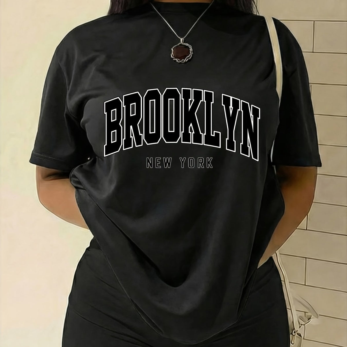 Camiseta Feminina Estampa Brooklyn Manga Curta Gola Redonda Casual