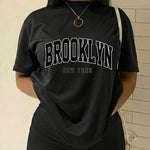 Camiseta Feminina Estampa Brooklyn Manga Curta Gola Redonda Casual